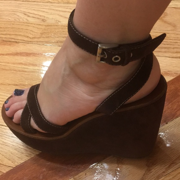 Prada, shoes. - Picture 6 of 7